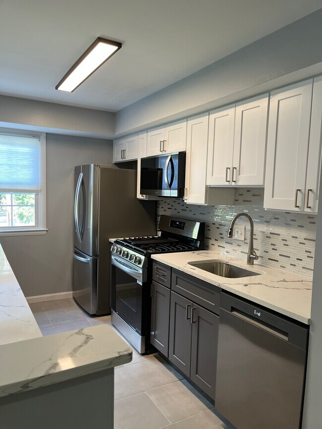 317 Homeland Southway unit 2A, Baltimore, MD 21212 - photo 2