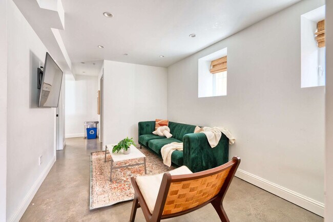 18 NW 22nd Place unit ID1309892P, Portland, OR 97210 - photo 2