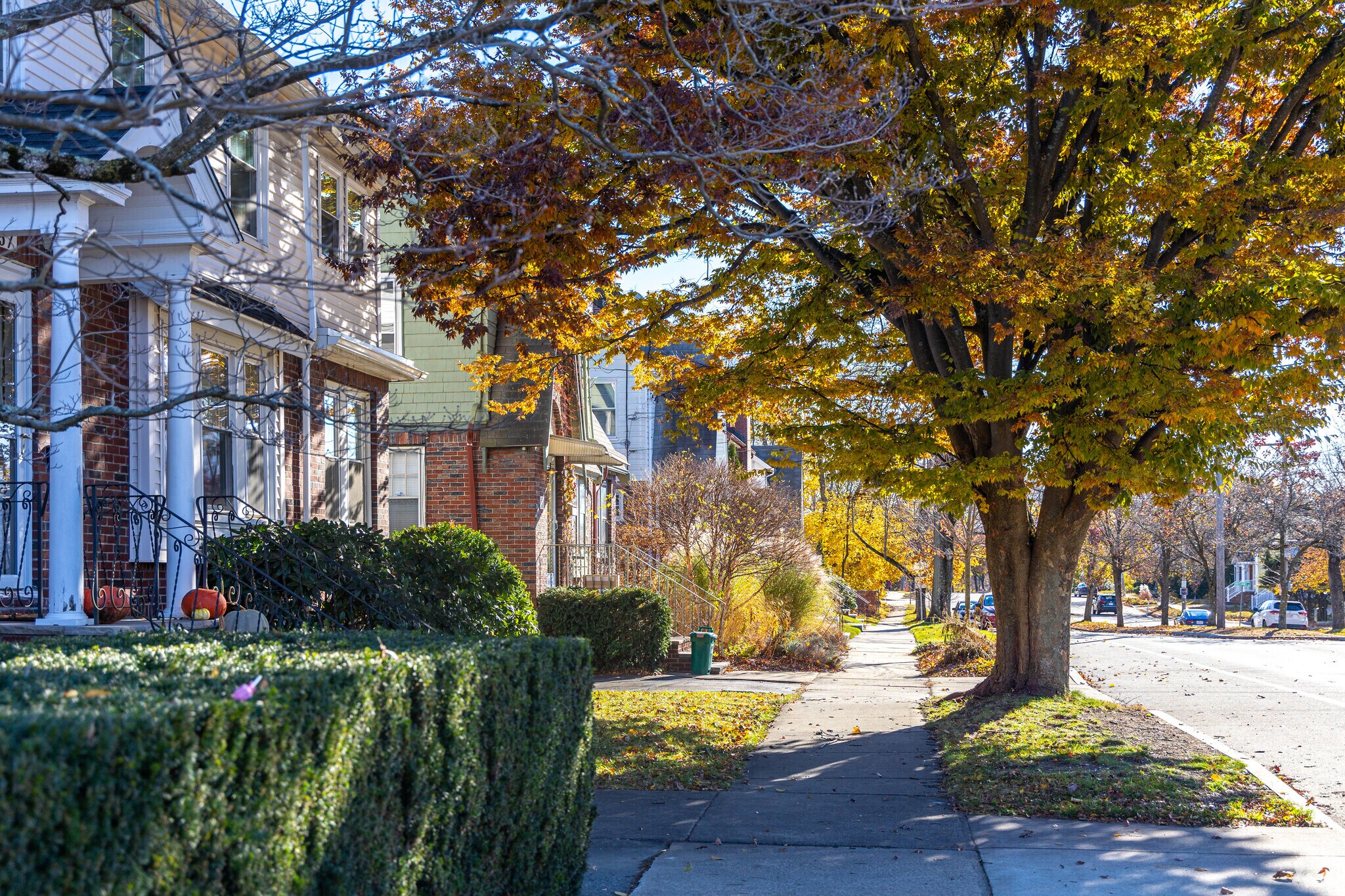 Residents can stroll along pleasent neighborhood sidewalks all around the Lawrence Estates area.