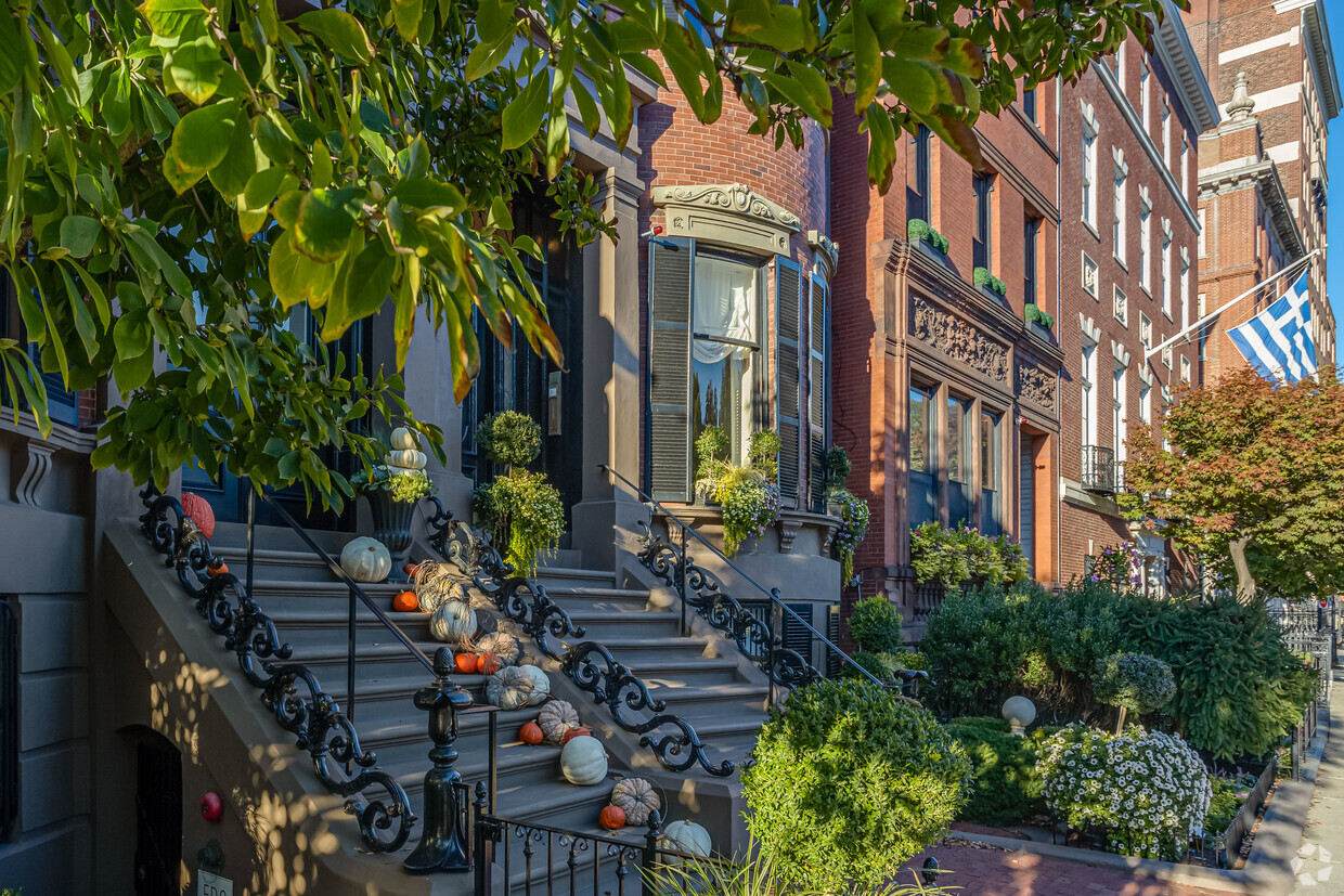 Beacon Hill, Public Garden, Back Bay History + Photo Walking Tour(Small  Group)