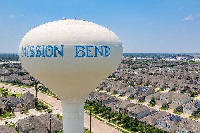 Mission Bend offers easy access to major roads like Westpark Tollway and Highway 6.