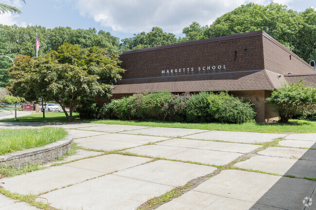 Margetts Elementary School has a student-teacher ratio of 16 to 1.
