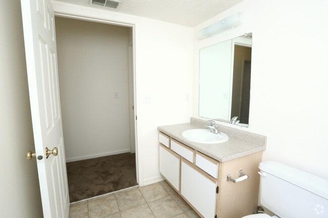 Legacy Parke, Charlotte, MI 48813 - photo 7