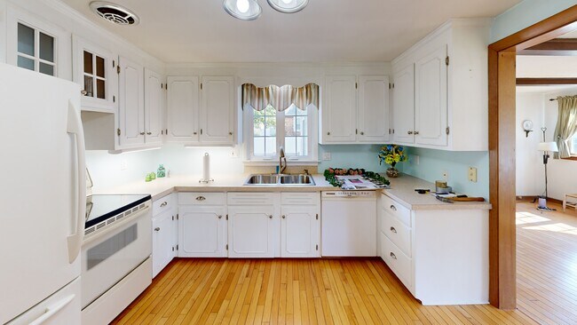 57 Everleth Ave, Warwick, RI 02888 - photo 2