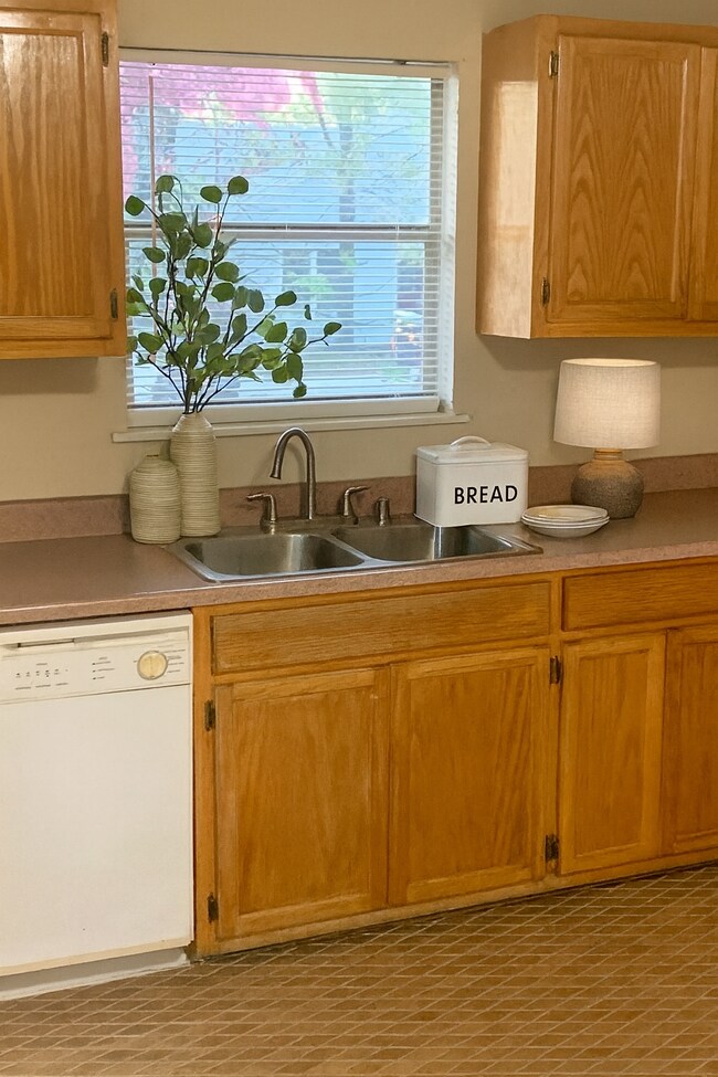 116 Stricklen Ave unit 116 Strickland, Del Rio, TX 78840 - photo 5