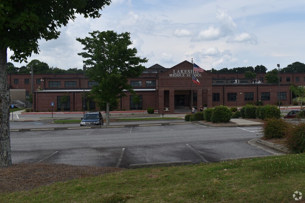 Main entrance to Lakeside Middle School in North Forsyth, Cumming GA
