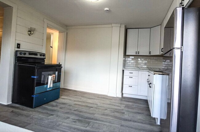 26-28 Depot St unit 28-1, Hillsboro, NH 03244 - photo 3