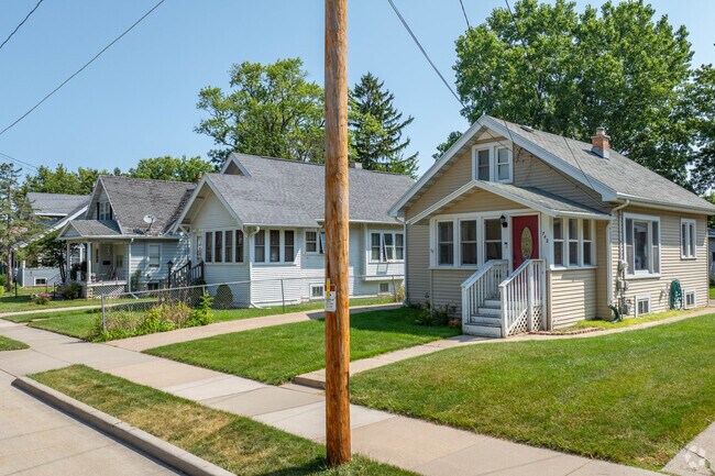 Menominee North has plenty of homes you could potentially call home.