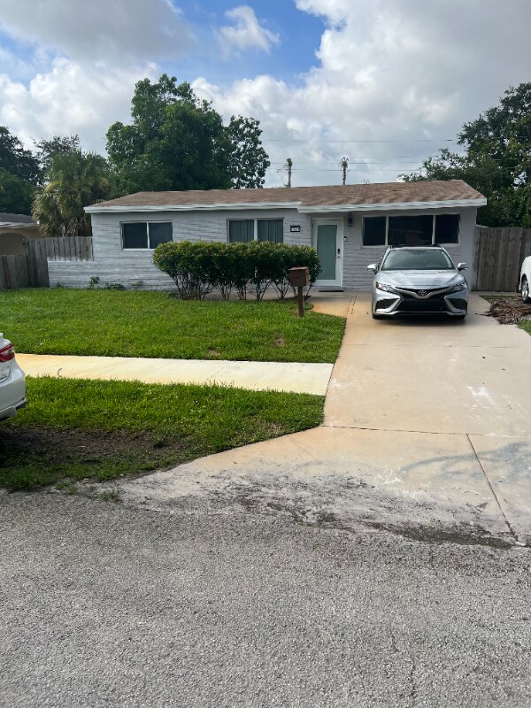 6720 Freedom St, Hollywood, FL 33024