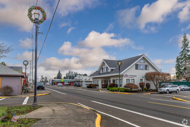 Street view of Center Street in Downtown Sublimity, OR.
