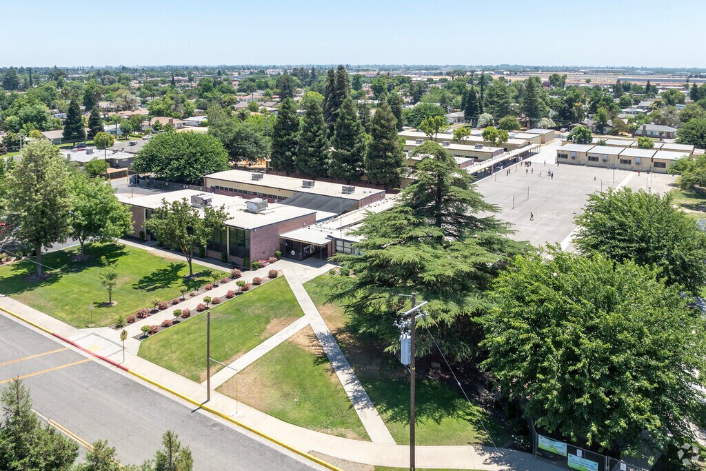 The campus of John Adams Elementary School in Madera.