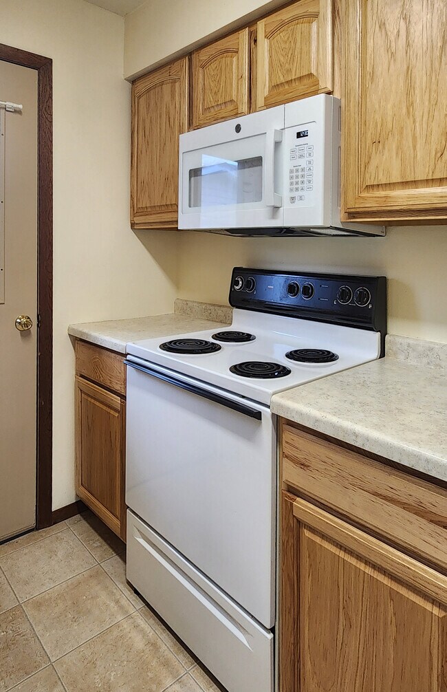 605 Clark St unit 607 Clark Street, Reedsburg, WI 53959 - photo 7