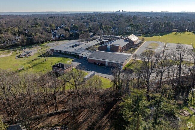 Quaker Ridge School at 125 Weaver Street in Scarsdale, NY.