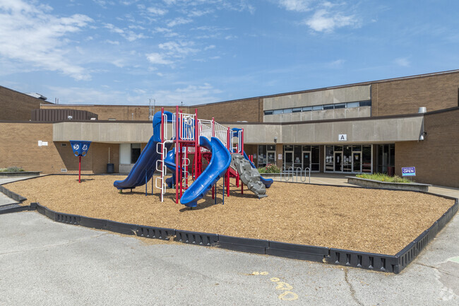 Benjamin Franklin Elementary School has an overall niche grade of C-.