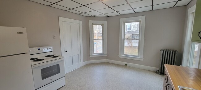 47 Pine St unit 49 Pine 2nd Floor Le, Laconia, NH 03246 - photo 4