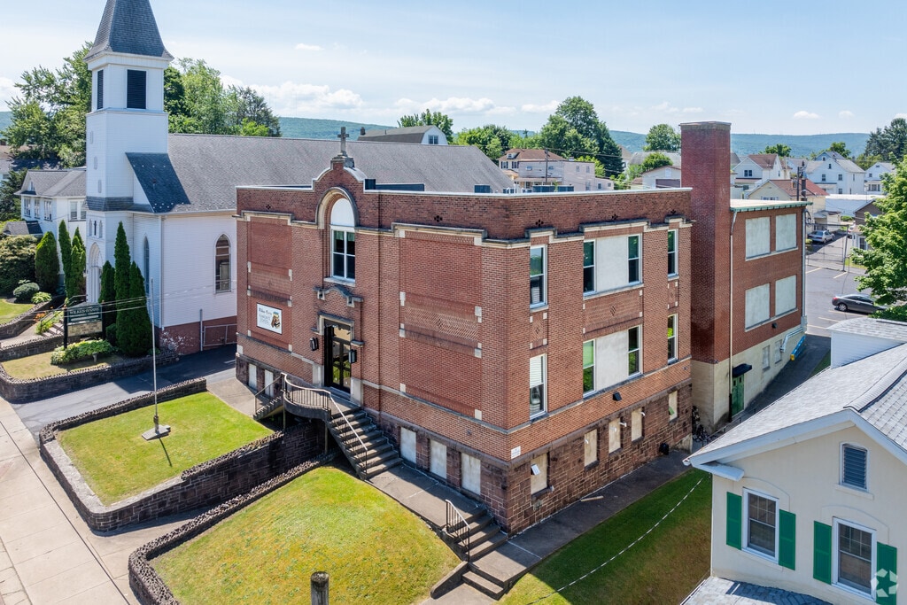 Wilkes-Barre Mennonite School serves grades K-12 with a small student body.