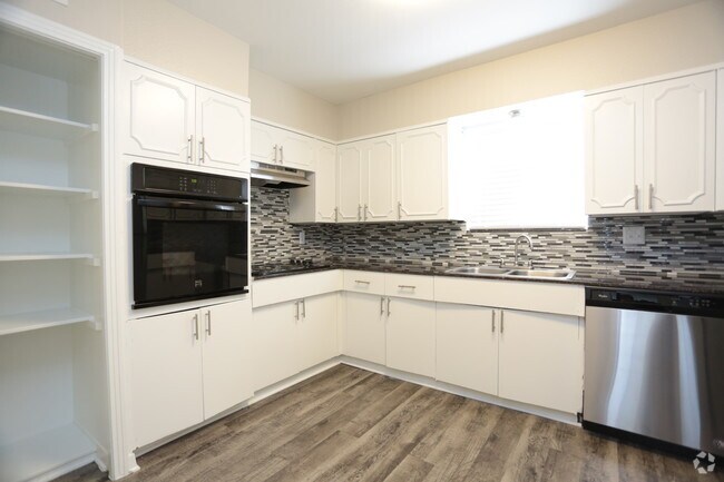 1044 sq.ft. 2 bed/1 bath (Renovated)