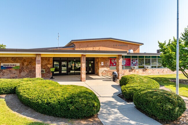 Wadewitz Elementary School has a student teacher ratio of 11 to 1.