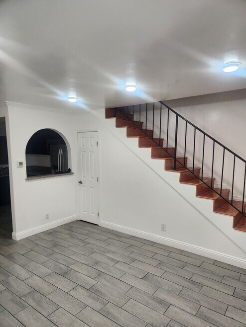 11860 Truro Ave unit 11860 Truro D, Hawthorne, CA 90250 - photo 1