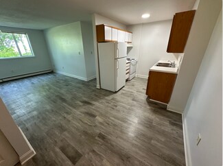 1516 1st St E Unit 102, Thief River Falls, MN 56701