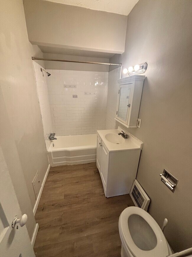 1813 Willowdale Ave unit D, Cleveland, OH 44109 - photo 4