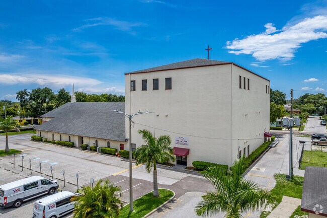 There is a student-teacher ratio of 11 to 1 at Mount Zion christian academy.