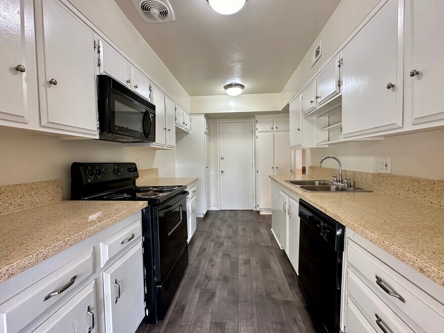 Terraces At the Oaks, Sherman Oaks, CA 91423 - photo 1