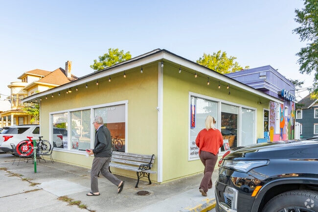 Hugh Cale residents enjoy a perky pick-me-up from Muddy Waters Coffeehouse.