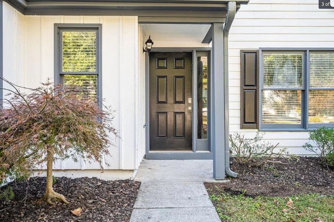 10420 Meadow Crest Ln, Alpharetta, GA 30022 - photo 2