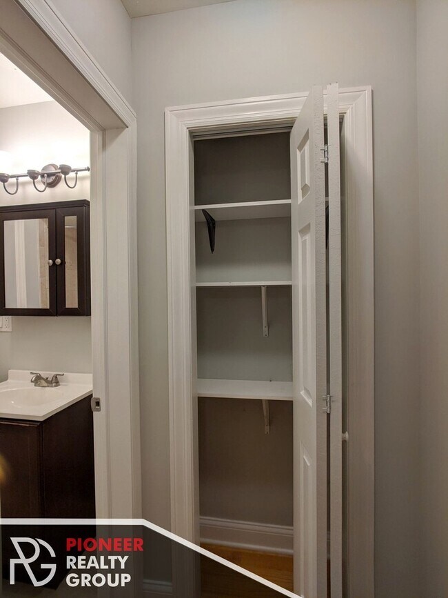 835 W Wolfram St unit 3, Chicago, IL 60657 - photo 6