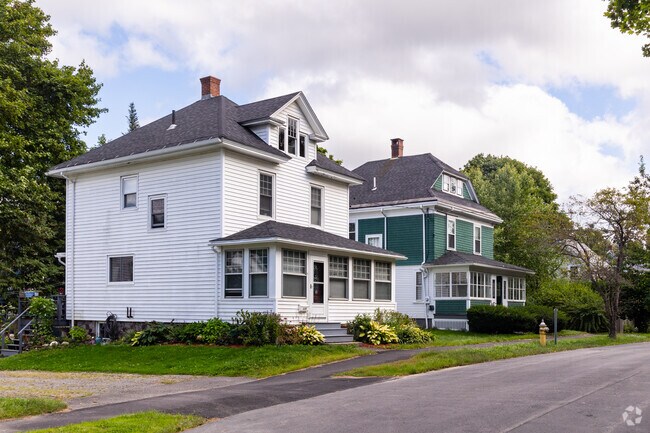 New Englander style homes are very popular around Little City.