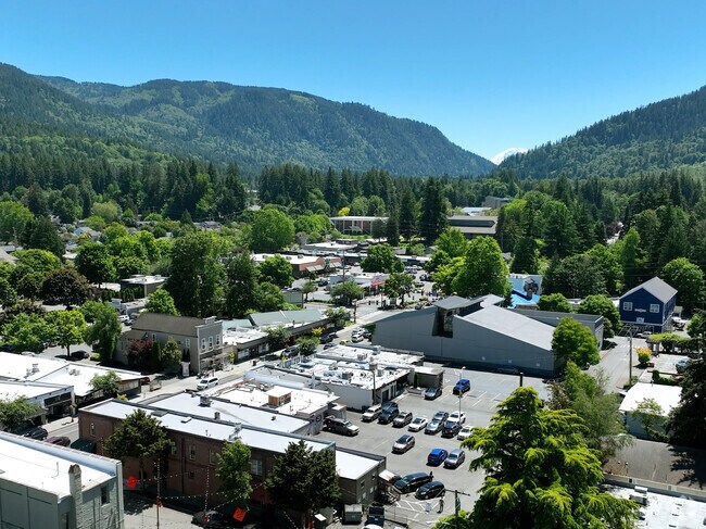 Sycamore has unapparelled access to nature with the Issaquah Alps.