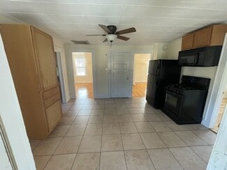 16 Laurier St Unit 2nd Floor 2 Bedroom, Manchester, NH 03102