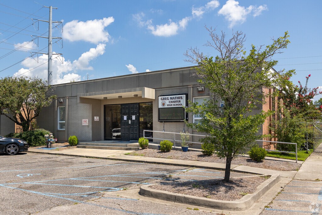 Gregg Mathis Charter is a high school in North Charleston.