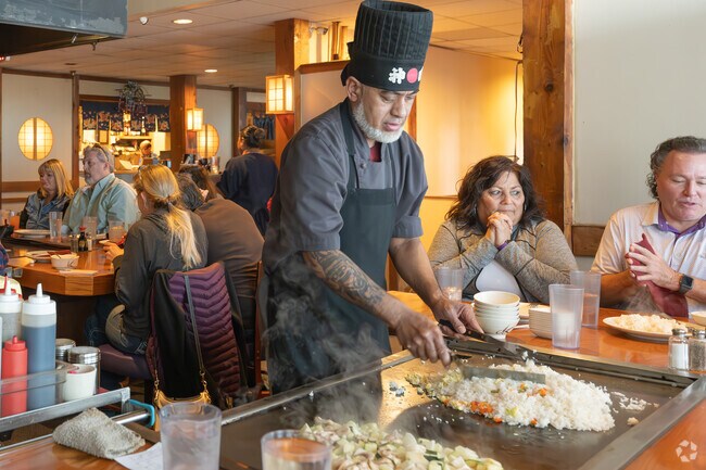 Tokyo Japanese Steakhouse brings the hibachi experience to the Gashland neighborhood.