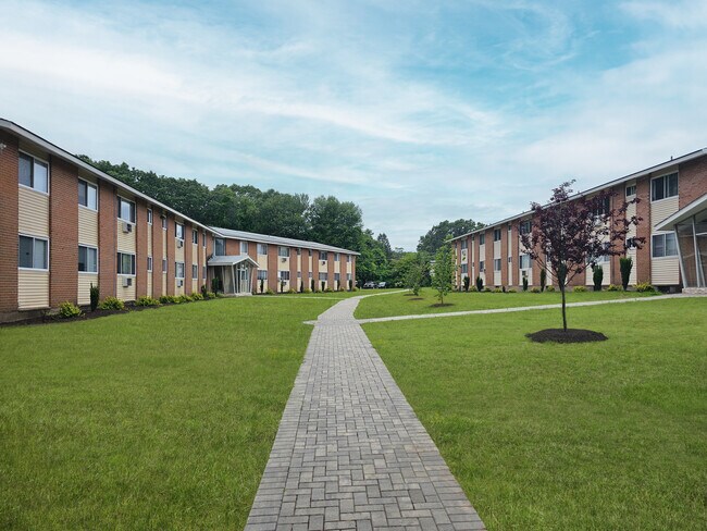 Bradley Court, Windsor Locks, CT 06096 - photo 2