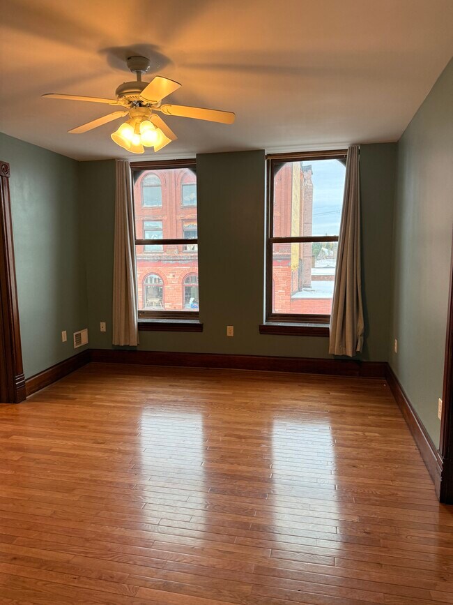 215 6th St unit 1, Calumet, MI 49913 - photo 3