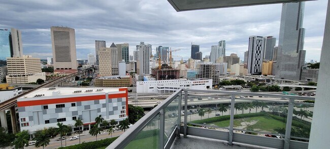 The Ivy Condominium unit 1805, Miami, FL 33130 - photo 2