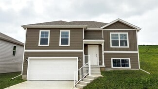 18507 Greenfield St, Omaha, NE 68136