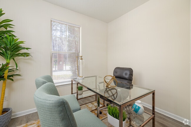 1BR, 1BA - 889SF - Sunroom