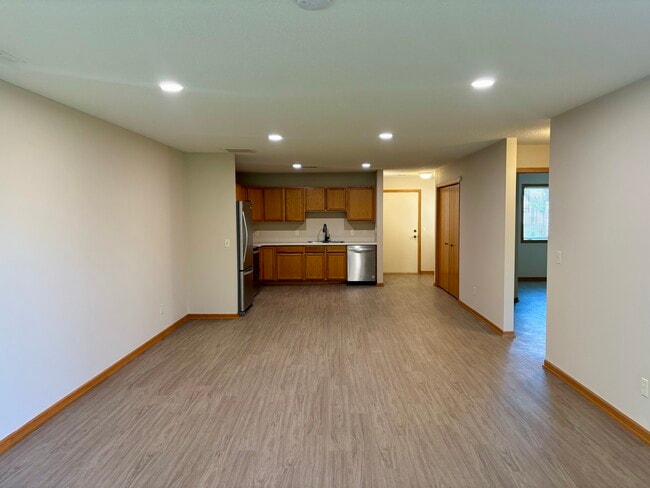 323 Williamsburg Plaza unit D, New Richmond, WI 54017 - photo 3