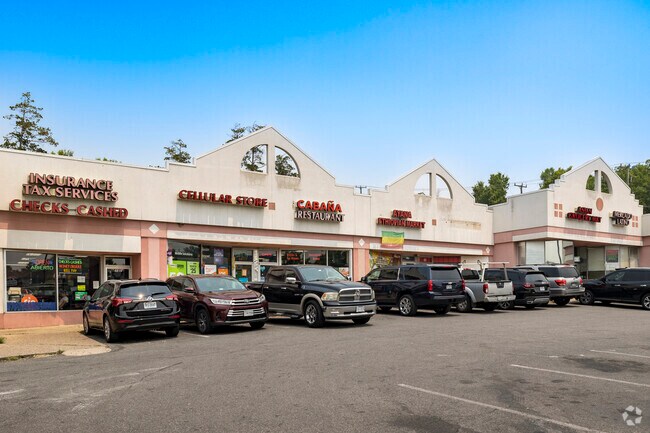 From restaurants to grocery stores Columbia Forest offers a short drive to all of them.