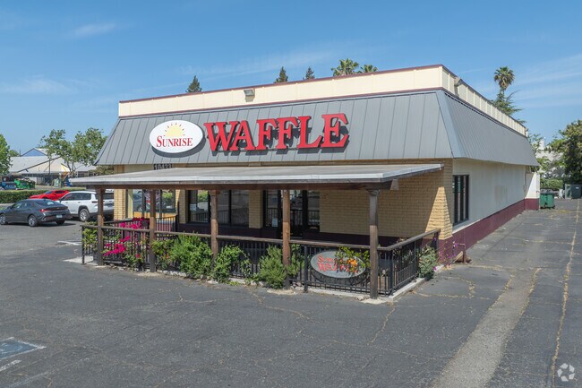 Sunrise Waffler is a popular breakfast spot i Cordova Vineyards.