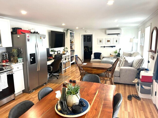 26-30-30 Vine St unit 26 Vine, West Warwick, RI 02893 - photo 3