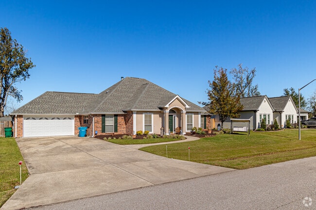 Homes with well-kept gardens are popular in Hahnville.