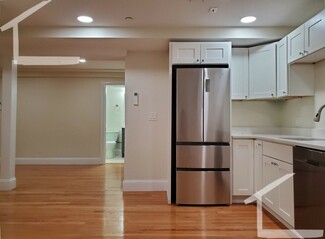 12 Harris St, Brookline, MA 02446