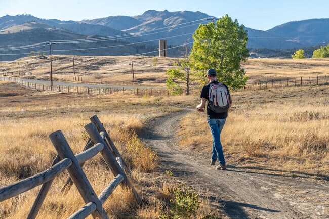 Lefthand Trailhead offers Foothills residents scenic hiking trails for outdoor adventures.