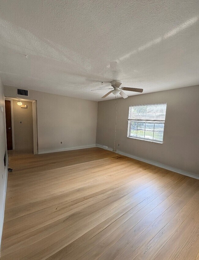 Spacious living room