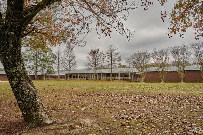 Tara High School in Baton Rouge offers a large campus in the neighborhood of Tara in Baton Rouge