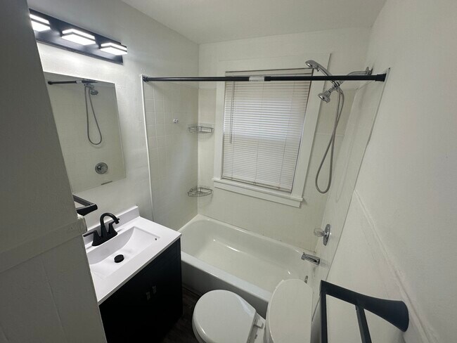 7008 Plainfield Rd unit 1, Cincinnati, OH 45236 - photo 3